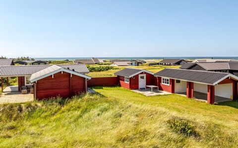 Patti - 280M from the Sea: Haus, Zuhause, Tür, Dach, Hütte, Estate, Garten, Schatten, Abstellgleis, Garten