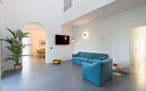 Villa Decoro - Mascali, Sicilia: Pflanze, Möbel, Couch, Zimmerpflanze, Komfort, Interior Design, Fussboden, Flooring, Wohnzimmer, Blumentopf