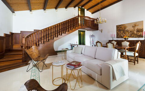 Casa Desiderio - Siracusa, Sicilia: Möbel, Couch, Gebäude, Tabelle, Interior Design, Wohnzimmer, Bilderrahmen, Haus, Zimmerpflanze, Fussboden