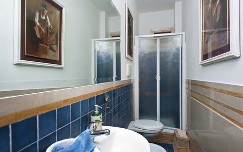 Villa Amena - Siracusa, Sicilia: Bilderrahmen, Armatur, Eigentum, Zapfhahn, Azurblau, Gebäude, Badezimmer, Interior Design, Holz, Beleuchtung