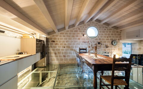 Casa Masseria - Scicli, Sicilia: Cabinetry, Tabelle, Holz, Gebäude, Küche, Flooring, Fussboden, Countertop, Strahl, Hartholz