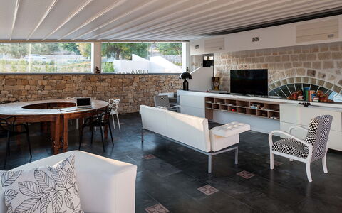 Casa Masseria - Scicli, Sicilia: Tabelle, Eigentum, Möbel, Interior Design, Stuhl, Couch, Fussboden, Flooring, Wohnzimmer, Wand
