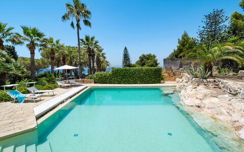 Villa Diamante - Siracusa, Sicilia: Wasser, Pflanze, Himmel, Eigentum, Schwimmbad, Baum, Azurblau, Gebäude, Freizeit, Arecales