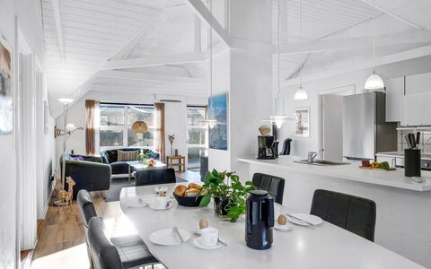 Malti - 1.3Km from the Sea: Decke, Möbel, Interior Design, Flooring, Stuhl, Fussboden, Zuhause, Küche & Esszimmer Tisch, Light Fixture, Wohnzimmer