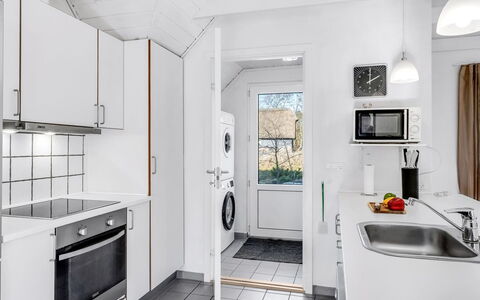 Malti - 1.3Km from the Sea: Küche, Flooring, Major Appliance, Decke, Interior Design, Countertop, Fussboden, Küchengerät, Zuhause, Wohnung