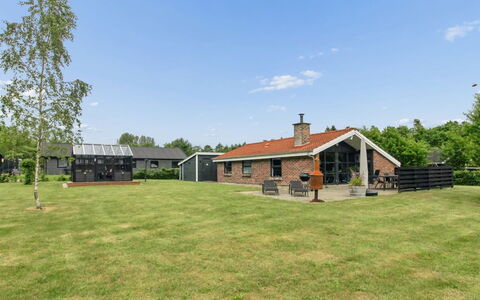 Alois - 31Km from the Sea: Decke, Flooring, Interior Design, Fussboden, Verbundwerkstoff, Möbel, Resort, Hotel, Design, Daylighting