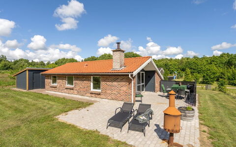 Alois - 31Km from the Sea: Decke, Flooring, Interior Design, Fussboden, Verbundwerkstoff, Möbel, Resort, Hotel, Design, Daylighting