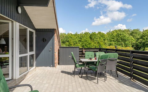 Alois - 31Km from the Sea: Decke, Flooring, Interior Design, Fussboden, Verbundwerkstoff, Möbel, Resort, Hotel, Design, Daylighting