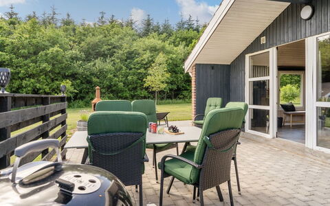 Alois - 31Km from the Sea: Decke, Flooring, Interior Design, Fussboden, Verbundwerkstoff, Möbel, Resort, Hotel, Design, Daylighting