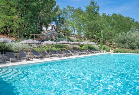 Nocellara Spereto Apartment With Pool, Montaione: Schwimmbad, Gartenmöbel, Resort, Eco Hotel, Sonnenliege, Landscaping, Ferienort, Thermae, Regenschirm, Hazienda