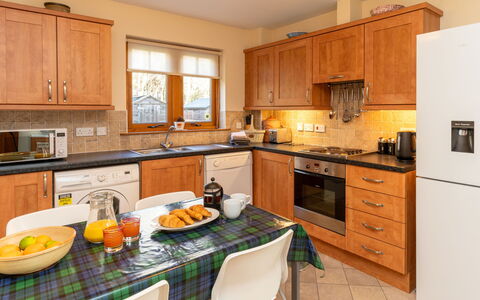 Culduthel: Cabinetry, Countertop, Möbel, Eigentum, Küchengerät, Holz, Herd, Haushaltsgerät, Küche, Interior Design