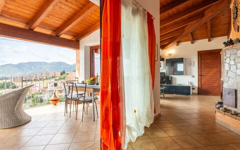 Sea View: Eigentum, Gebäude, Holz, Beleuchtung, Interior Design, Orange, Fussboden, Flooring, Schatten, Strahl
