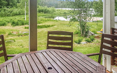 Ruska: Möbel, Interior Design, Flooring, Fussboden, Tabelle, Decke, Küche & Esszimmer Tisch, Beleuchtung, Stuhl, Zuhause
