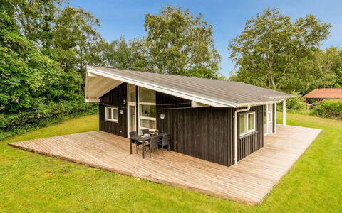 Majvor - 200M from the Sea: Holz, Zuhause, Veranda, Deck, Hartholz, Dach, Holzbeize, Holzboden, Eco Hotel