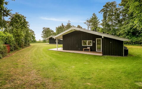 Majvor - 200M from the Sea: Holz, Zuhause, Veranda, Deck, Hartholz, Dach, Holzbeize, Holzboden, Eco Hotel
