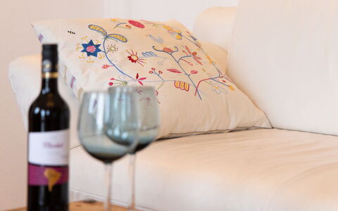 Seerose: Flasche, Kelche, Drinkware, Wein, Barware, Weinglas, Interior Design, Geschirr, Schaumweinglas