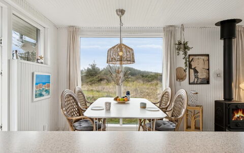 Zina - 600M from the Sea: Interior Design, Flooring, Decke, Möbel, Fussboden, Countertop, Light Fixture, Zimmer, Natürliches Material, Esszimmer