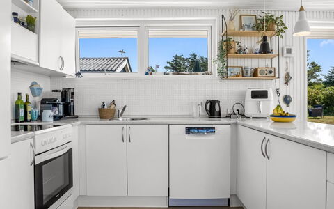 Zina - 600M from the Sea: Küchengerät, Küche, Countertop, Major Appliance, Haushaltsgerät, Cabinetry, Interior Design, Kühlschrank, Flooring, Sinken