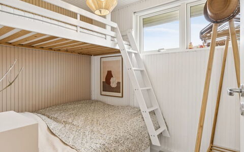 Zina - 600M from the Sea: Holz, Schlafzimmer, Interior Design, Fussboden, Bett, Flooring, Decke, Bettrahmen, Möbel, Bedding