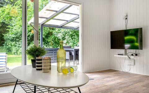 Tancred - 30Km from the Sea: Interior Design, Flooring, Fussboden, Möbel, Decke, Beleuchtung, Holzboden, Wohnzimmer, Blumentopf, Zimmerpflanze