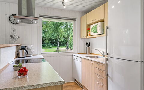 Tancred - 30Km from the Sea: Küche, Küchengerät, Holz, Countertop, Flooring, Interior Design, Major Appliance, Spüle, Fussboden, Möbel