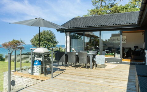 Jovana - 40M from the Sea: Haus, Zuhause, Dach, Hütte, Estate, Landscaping, Gartenbauten, Abstellgleis, Bauernhaus