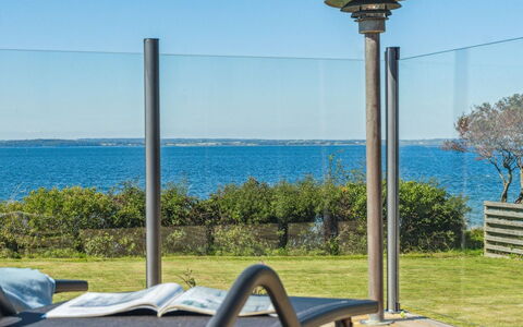 Jovana - 40M from the Sea: Haus, Zuhause, Dach, Hütte, Estate, Landscaping, Gartenbauten, Abstellgleis, Bauernhaus