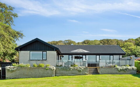 Jovana - 40M from the Sea: Haus, Zuhause, Dach, Hütte, Estate, Landscaping, Gartenbauten, Abstellgleis, Bauernhaus