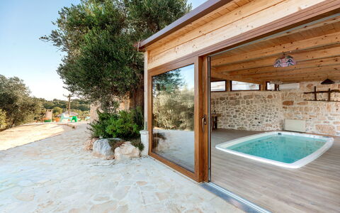 Trulli Di Grieco: Fenster, Gebäude, Pflanze, Himmel, Holz, Schatten, Baum, Haus, Schwimmbad, Wand