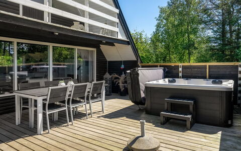 Jace - 900M from the Sea: Möbel, Interior Design, Flooring, Fussboden, Decke, Zimmer, Stuhl, Tabelle, Wohnung, Küche & Esszimmer Tisch