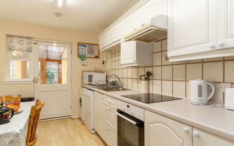 Glenpark: Cabinetry, Countertop, Eigentum, Herd, Sinken, Küchengerät, Küche, Gebäude, Haushaltsgerät, Spüle