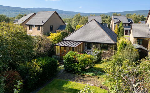 Glenpark: Himmel, Pflanze, Eigentum, Wolke, Gebäude, Fenster, Natürliche Landschaft, Natürlichen Umgebung, Grundstueck, Haus