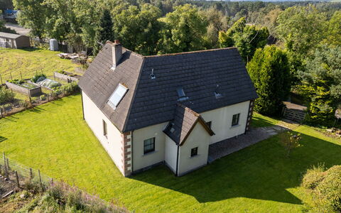 Lower Curr: Pflanze, Gebäude, Eigentum, Fenster, Baum, Natürliche Landschaft, Haus, Grundstueck, Hütte, Himmel