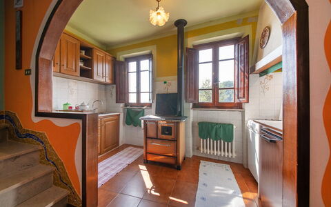 Casa Iris - Versilia, Holiday Home with Pool: Cabinetry, Eigentum, Fenster, Möbel, Schublade, Holz, Haushaltsgerät, Küche, Interior Design, Gebäude