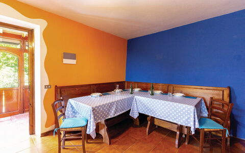 Casa Iris - Versilia, Holiday Home with Pool: Möbel, Tabelle, Eigentum, Fenster, Stuhl, Holz, Interior Design, Fussboden, Hartholz, Flooring
