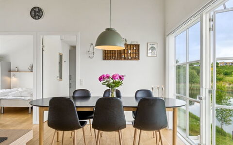 Sebiorn - 5M from the Sea: Möbel, Interior Design, Esszimmer, Flooring, Küche & Esszimmer Tisch, Stuhl, Tabelle, Holz, Fussboden, Light Fixture