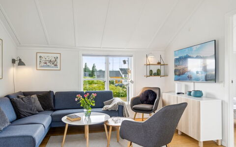 Sebiorn - 5M from the Sea: Holz, Zuhause, Möbel, Flooring, Wohnzimmer, Couch, Interior Design, Fussboden