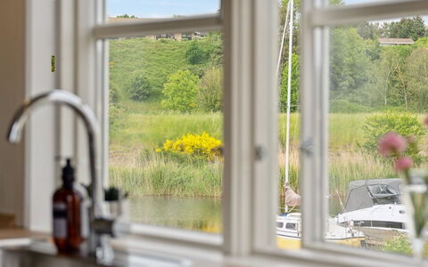 Sebiorn - 5M from the Sea: Holz, Zuhause, Veranda, Deck, Hartholz, Dach, Holzbeize, Holzboden, Eco Hotel