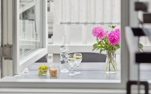 Sebiorn - 5M from the Sea: Holz, Zuhause, Veranda, Deck, Hartholz, Dach, Holzbeize, Holzboden, Eco Hotel