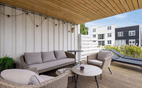 Sebiorn - 5M from the Sea: Holz, Zuhause, Veranda, Deck, Hartholz, Dach, Holzbeize, Holzboden, Eco Hotel