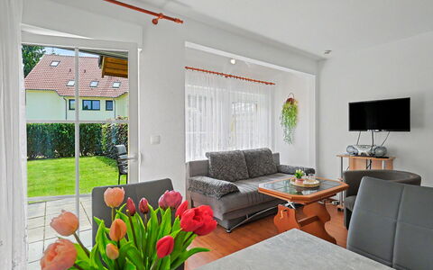 Schneider 2D: Möbel, Interior Design, Couch, Flooring, Fussboden, Holz, Wohnzimmer, Decke, Zuhause, Zimmer