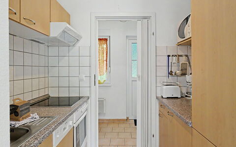 Schneider 2D: Flooring, Holz, Fussboden, Interior Design, Countertop, Küche, Major Appliance, Küchengerät, Decke, Zimmer