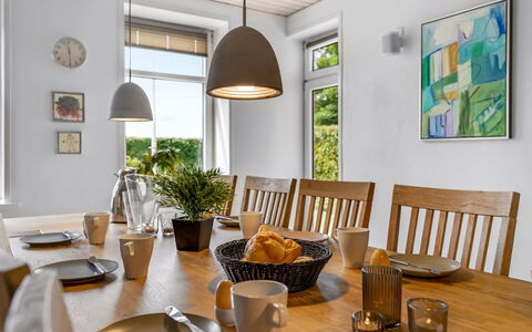 Amma - 21Km from the Sea: Möbel, Interior Design, Holz, Esszimmer, Tabelle, Küche & Esszimmer Tisch, Stuhl, Flooring, Light Fixture, Decke