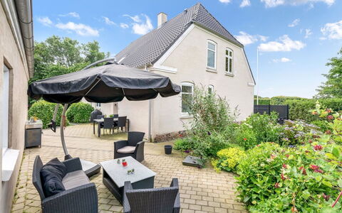 Amma - 21Km from the Sea: Dach, Zuhause, Haus, Möbel, Hütte, Stuhl, Garten, Gartenmöbel, Estate, Garten
