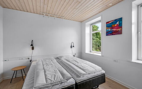 Amma - 21Km from the Sea: Schlafzimmer, Wand, Flooring, Interior Design, Fussboden, Bett, Holz, Decke, Bedding, Bettdecke