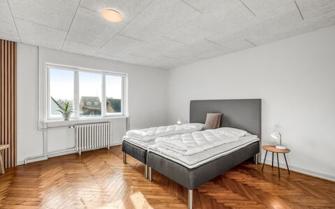 Ullakarin - 200M from the Sea: Decke, Flooring, Fussboden, Zimmer, Light Fixture, Schlafzimmer, Gips, Holzboden