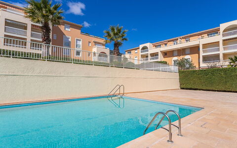 Santa Barbara: Wohngebiet, Zuhause, Haus, Tür, Wohnung, Vorort, Balkon, Hof, Garten, Auffahrt