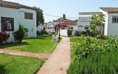Bahia Dorada: Wohngebiet, Eigentum, Haus, Zuhause, Gebäude, Garten, Nachbarschaft, Grundeigentum, Garten, Gras