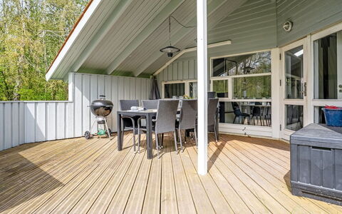 Bjart - 1.5Km from the Sea: Dach, Haus, Zuhause, Hütte, Tür, Abstellgleis, Deck, Veranda, Planke, Hartholz
