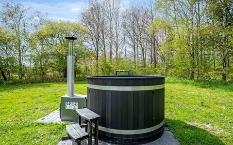 Bjart - 1.5Km from the Sea: Dach, Haus, Zuhause, Hütte, Tür, Abstellgleis, Deck, Veranda, Planke, Hartholz